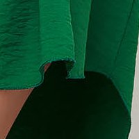 Zöld aszimetrikus bő szabású női blúz vékony anyagból öv típusú kiegészítővel