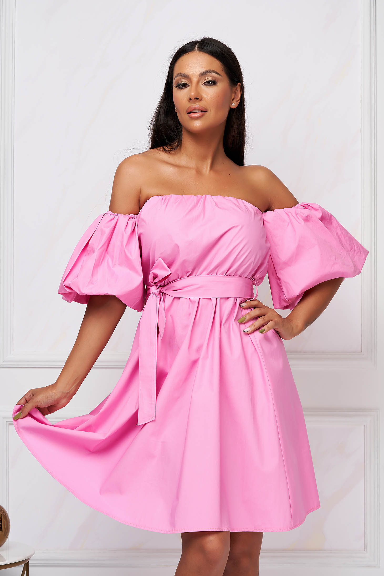 Rochie din bumbac roz deschis scurta in clos cu elastic in talie si umeri goi - SunShine