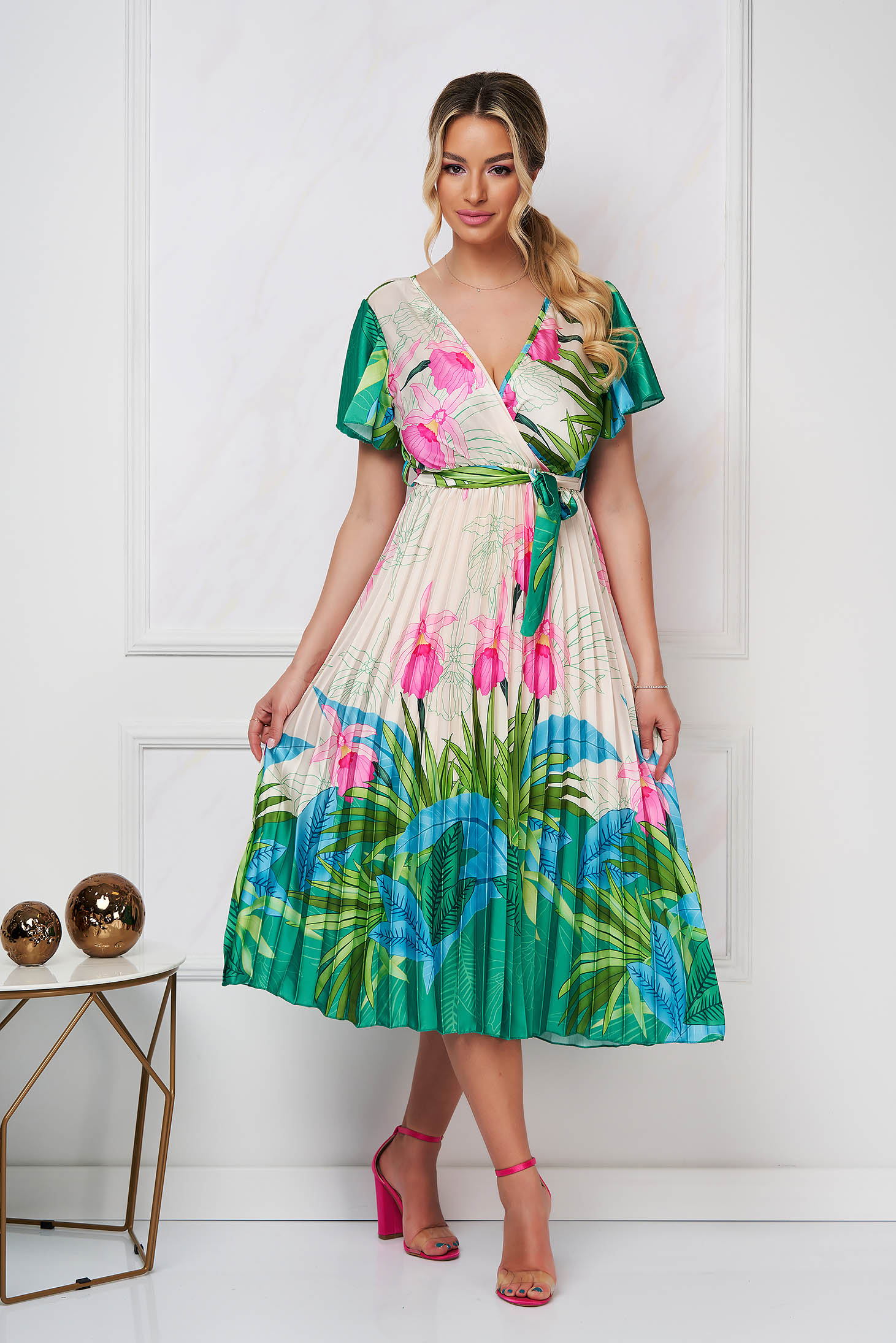 Dress midi cloche with elastic waist pleated from satin with floral print