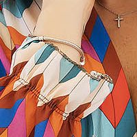 Rövid harang alakú ruha gumirozott derékrésszel absztrakt mintával