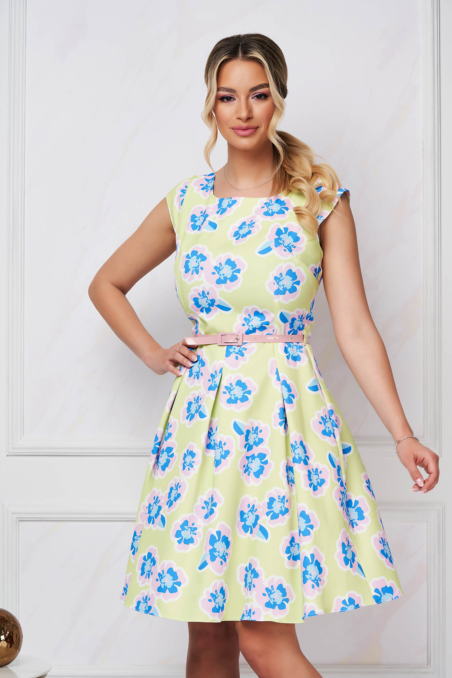 Rochie din stofa elastica scurta in clos cu imprimeu floral - Lady Pandora