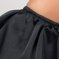 Fekete női blúz rövid szűk szabású szaténból