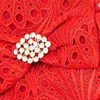Piros midi ceruza ruha csipkés anyagból női táska kiegészítővel