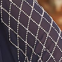 Rochie din stofa elastica bleumarin midi tip creion cu accesoriu tip colier si pietre strass