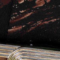 Fekete alkalmi midi ceruza ruha elöl felsliccelt absztrakt mintával