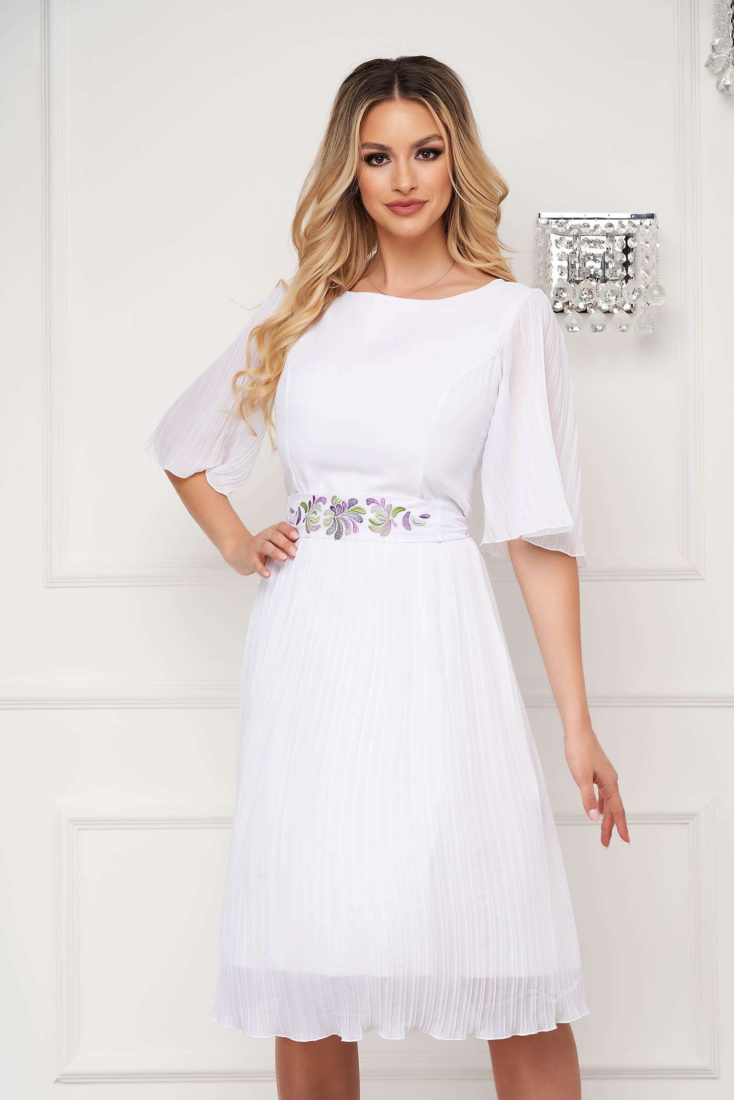 - StarShinerS ivory embroidered dress from veil fabric pleated accessorized with tied waistband cloche midi