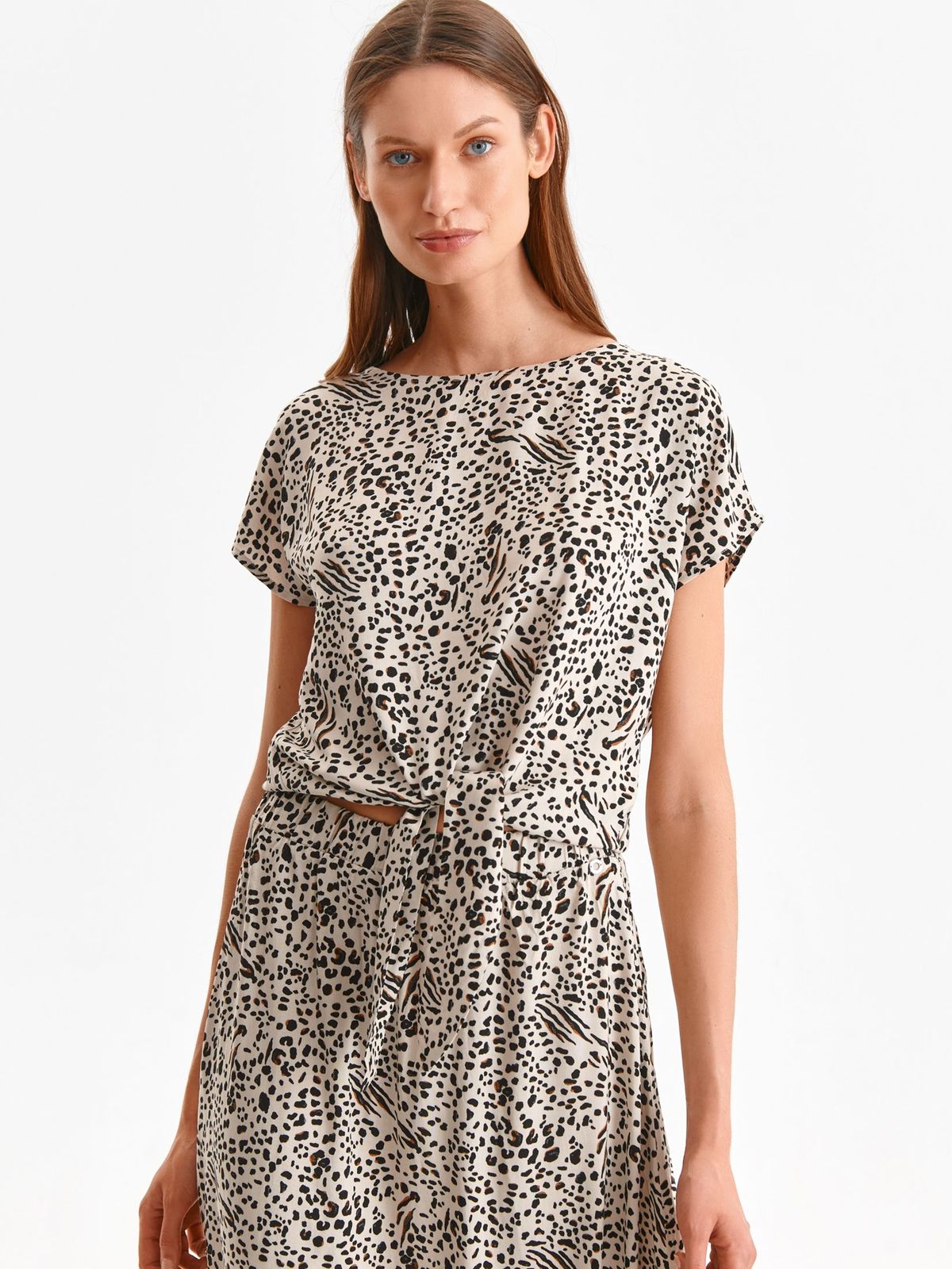 Bluza dama din material subtire crem cu croi larg si imprimeu animalier - Top Secret