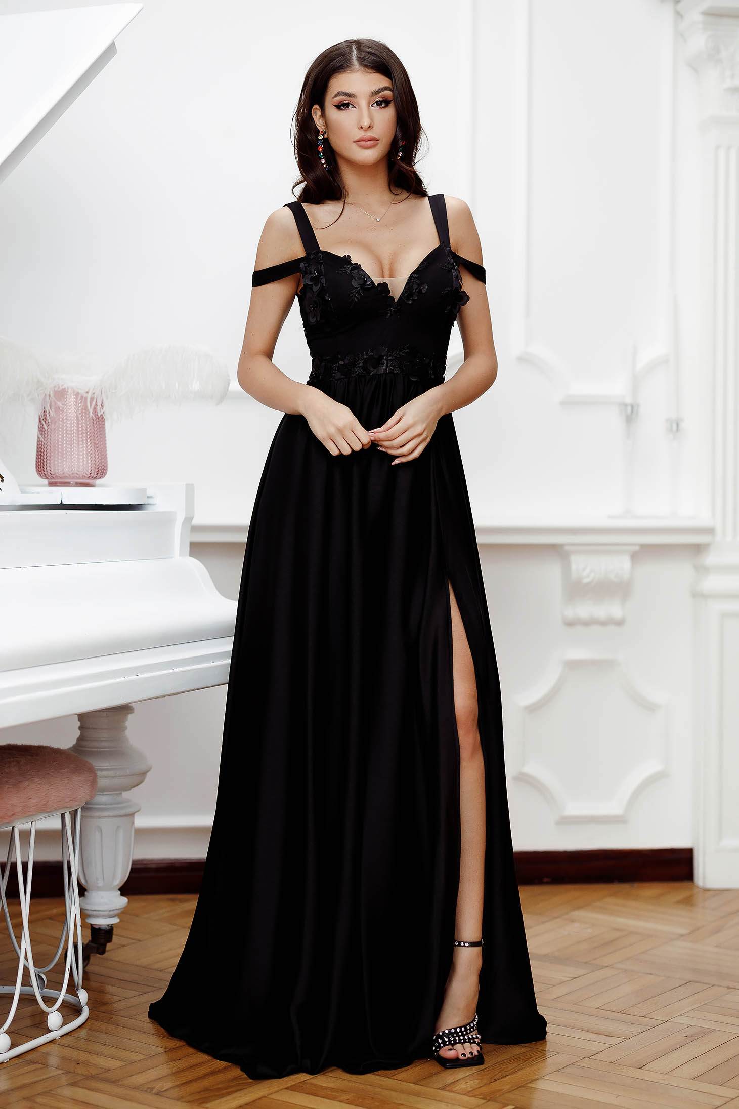 Long black taffeta dress in flared style for special occasions with embossed flowers - Artista 1 - StarShinerS.com