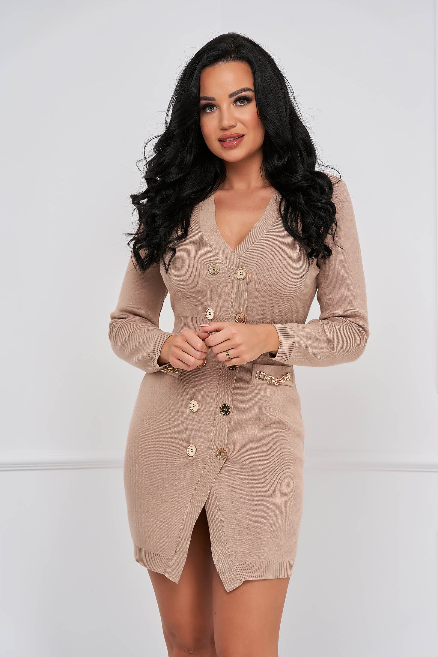 Rochie tricotata nude scurta tip creion accesorizata cu nasturi si lant metalic - SunShine