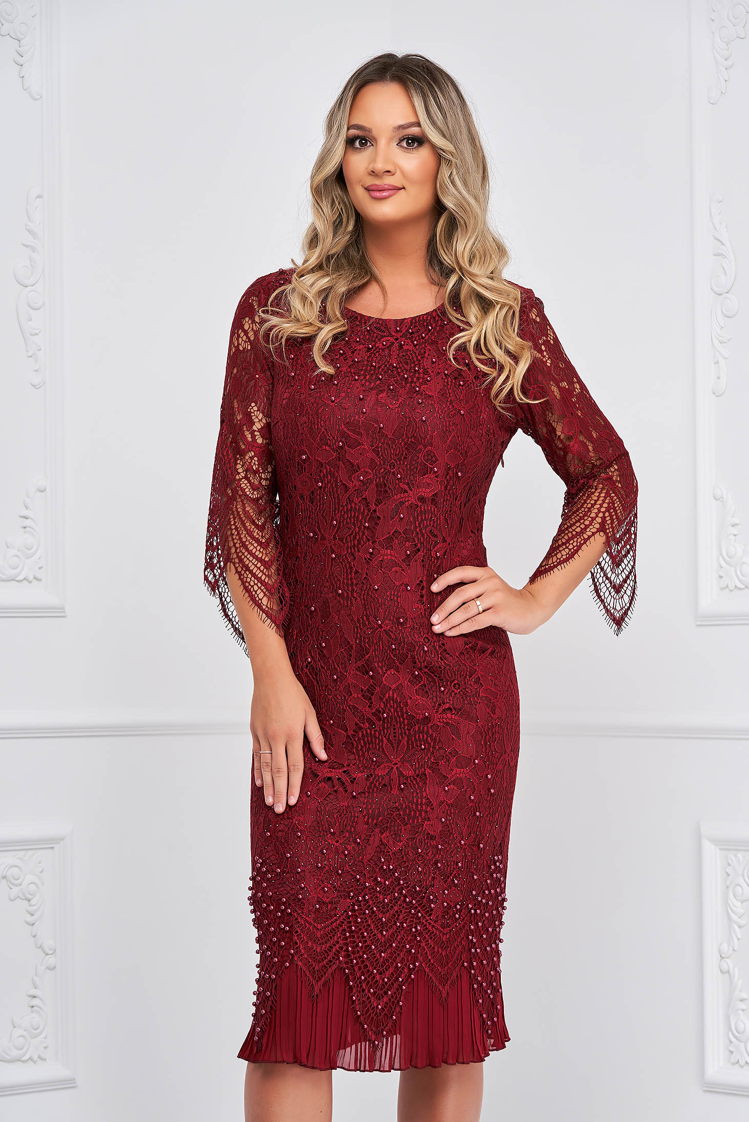 Rochie din dantela visinie midi cu un croi drept si aplicatii cu perle