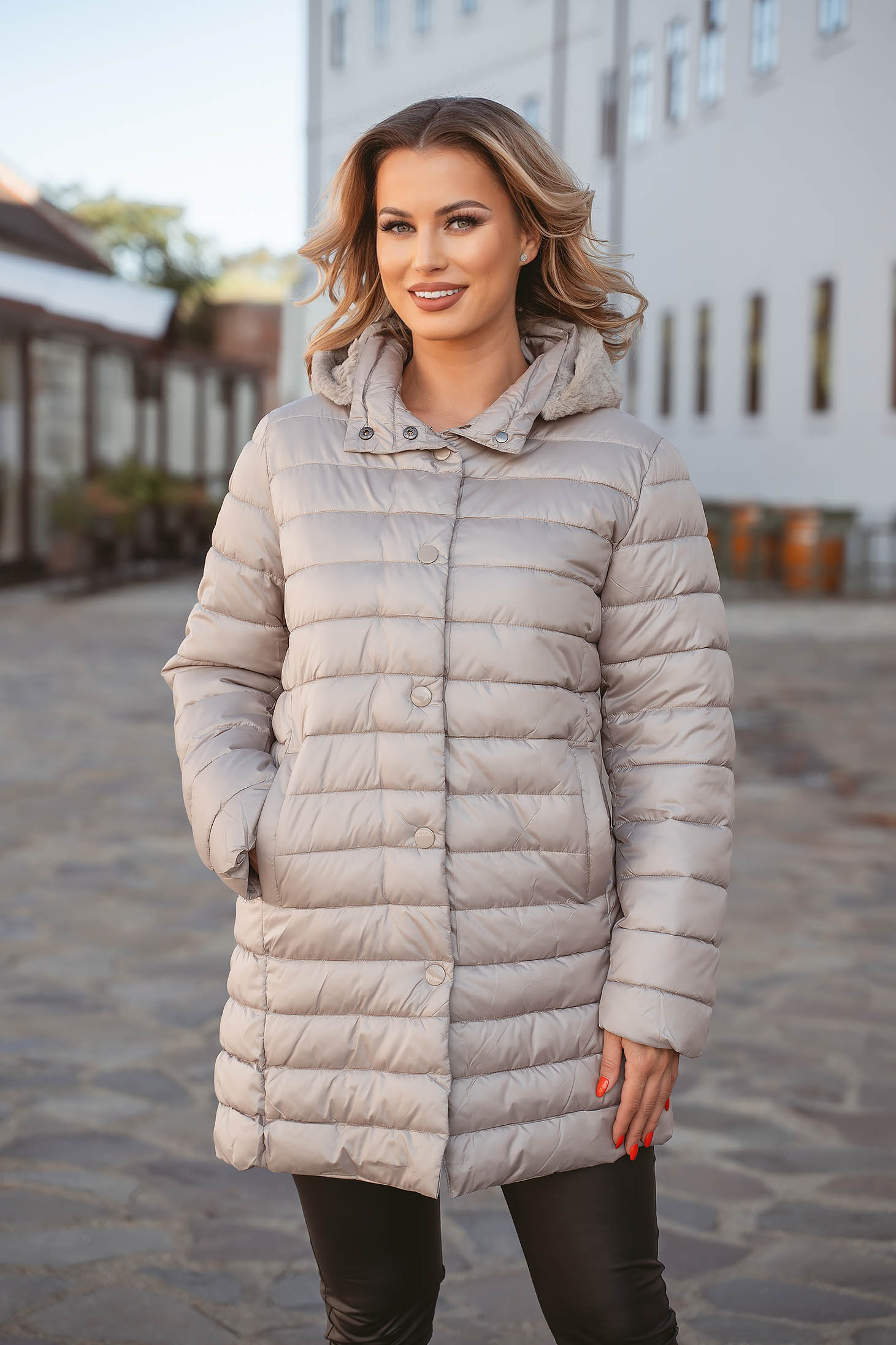Ever New Curve diamond quilted puffer coat with faux fur hood trim in cream  | ASOS