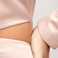 Púder rózsaszinű StarShinerS rövid ceruza ruha perforált szaténból, lyukasztott anyagból