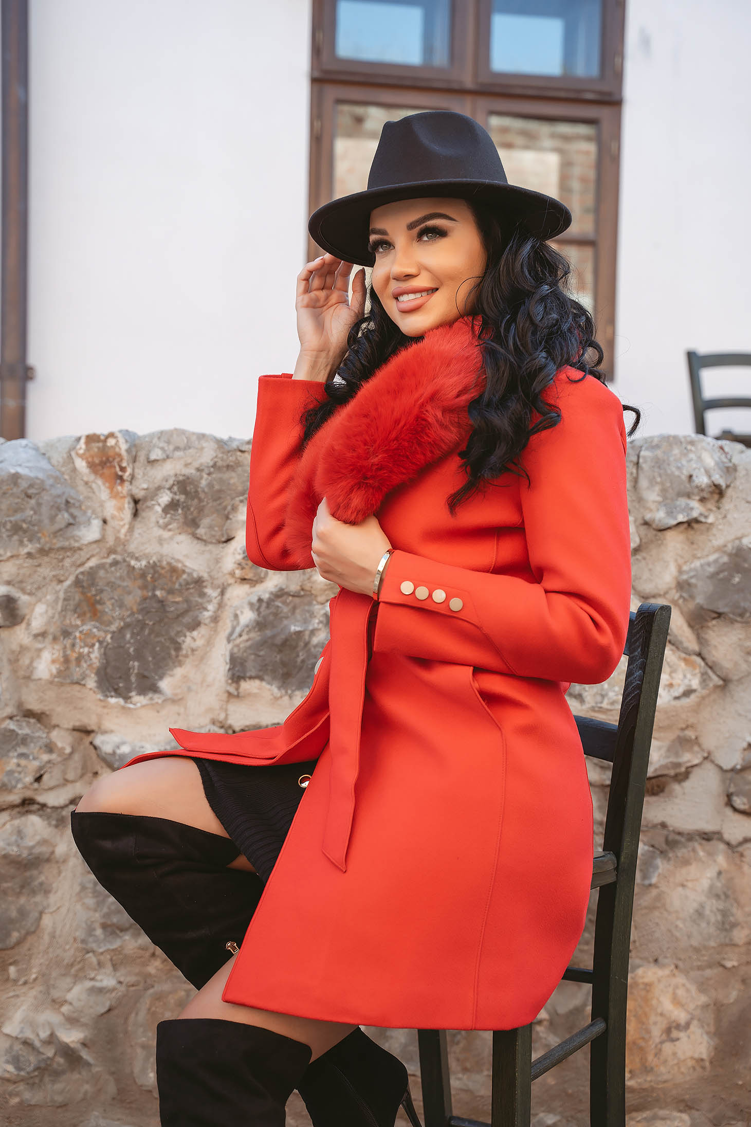 Red coat wool fur collar tented
