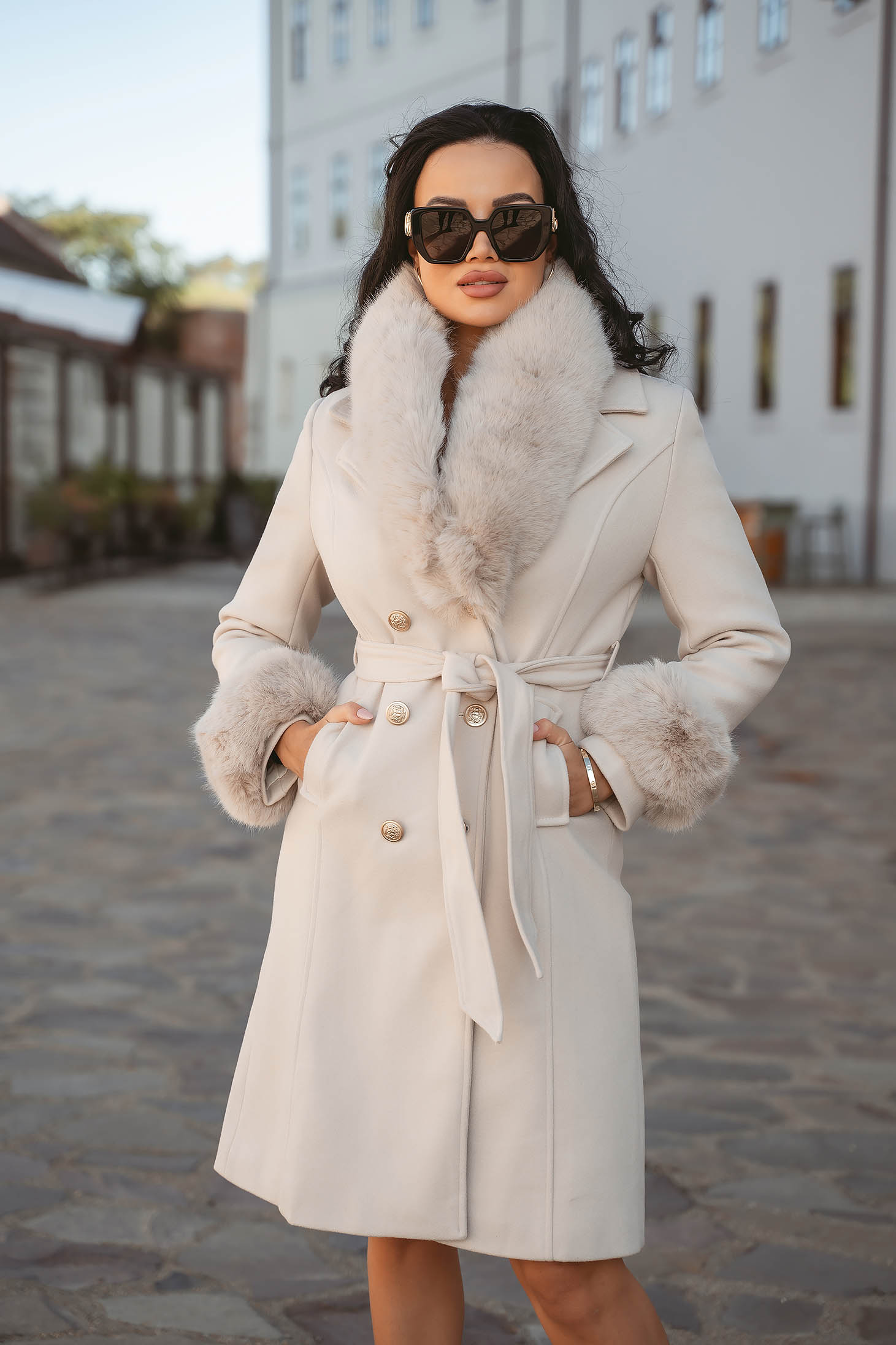 Palton din lana in clos cu guler si mansete din blana ecologica - SunShine