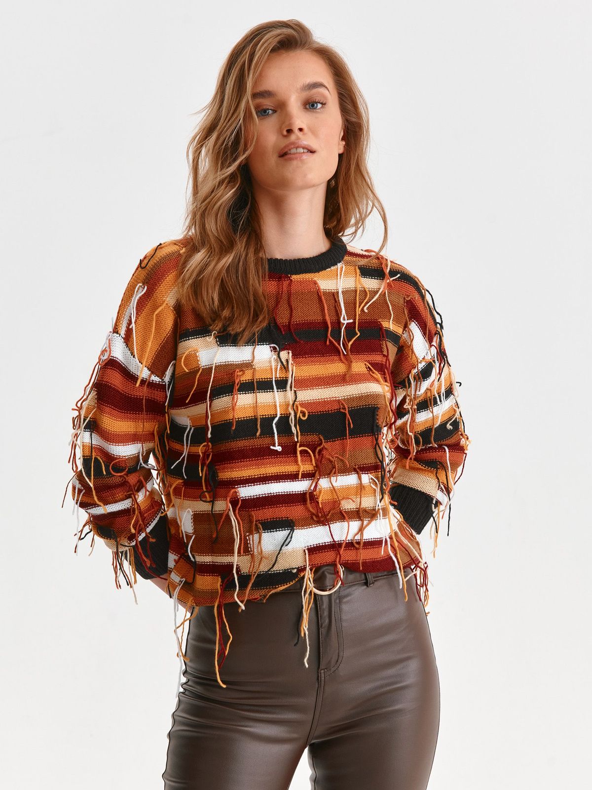 Brown sweater knitted loose fit with fringes