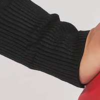 Fekete pamutból készült bő szabású pulóver magas gallérral
