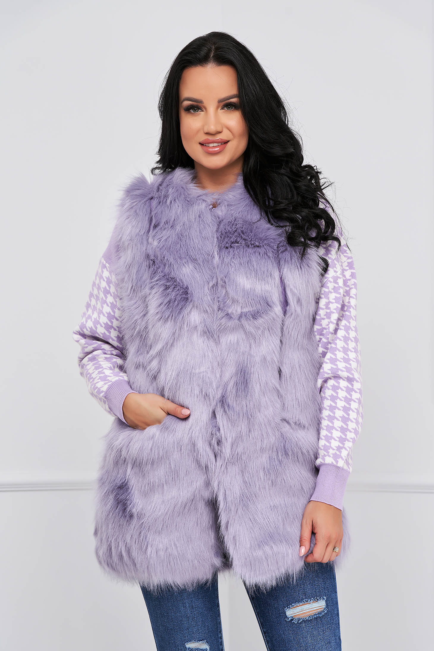 Lightpurple gilet from ecological fur front closing