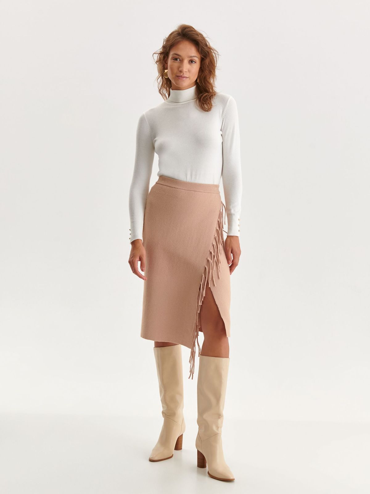 Cream skirt with fringes knitted pencil