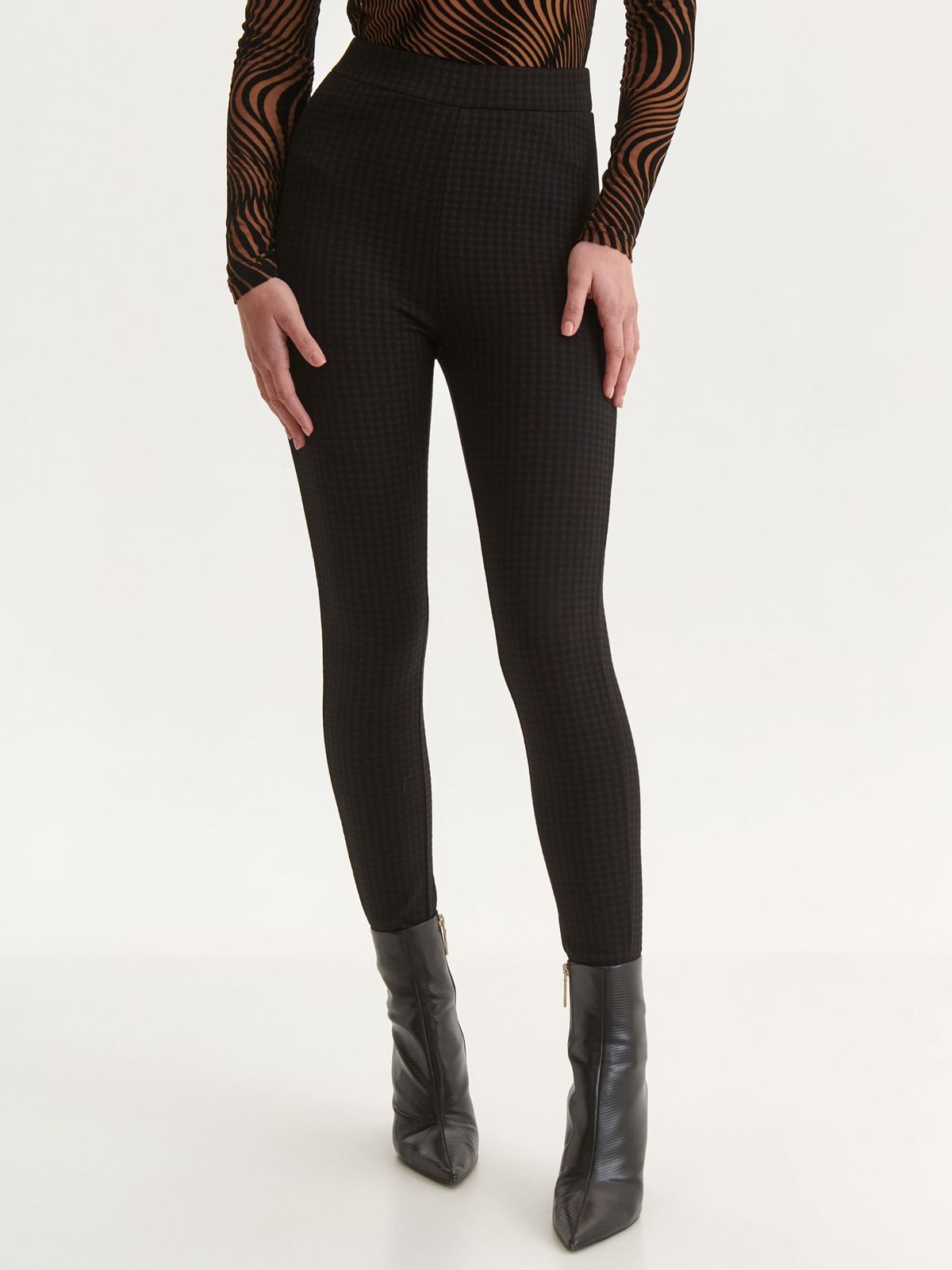 Black tights knitted high waisted with chequers