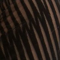 Fekete szűk szabású pulóver rugalmas anyagból v-dekoltázzsal