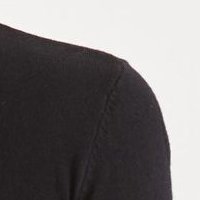 Fekete szűk szabású galléros kötött pulóver finom tapintásu anyagból