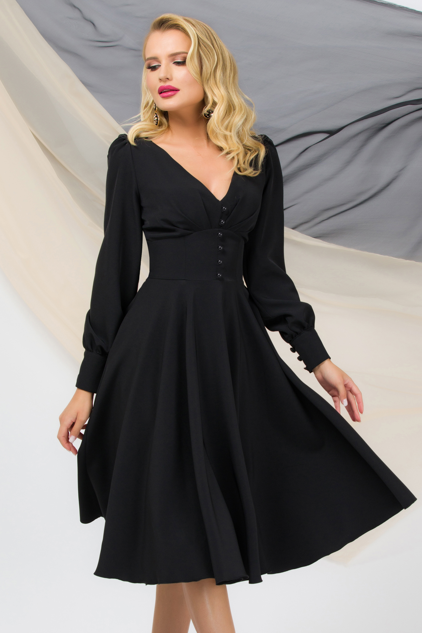 Black dress midi cloche with v-neckline with decorative buttons slightly elastic fabric