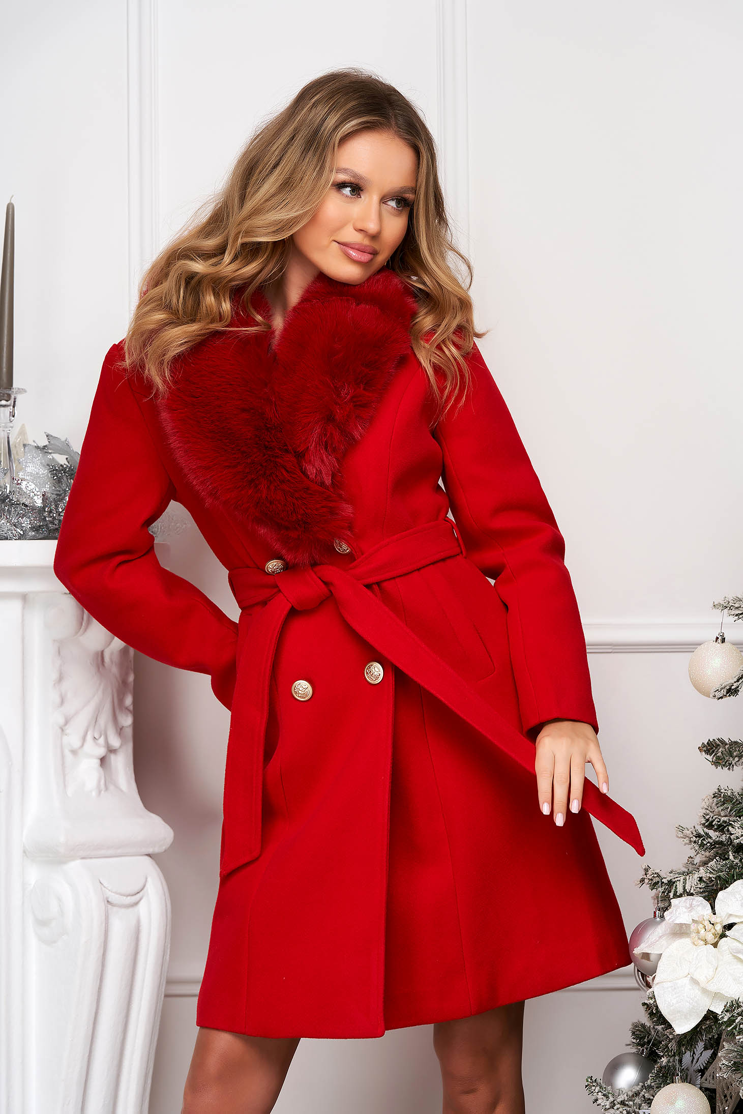 Palton din lana rosu cu un croi drept si guler din blana ecologica - SunShine