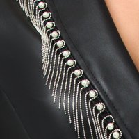 Fekete midi zakó tipusú ruha műbőrből öv típusú kiegészítővel