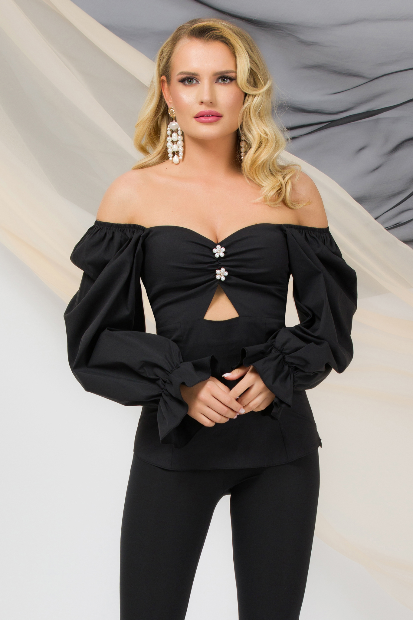 Bluza dama din poplin neagra cu un croi mulat si maneci bufante - PrettyGirl