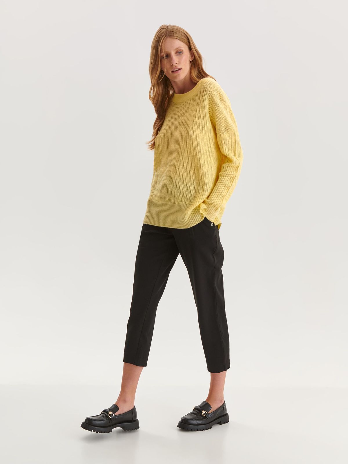 Pulover din tricot galben cu croi larg si slit lateral - Top Secret