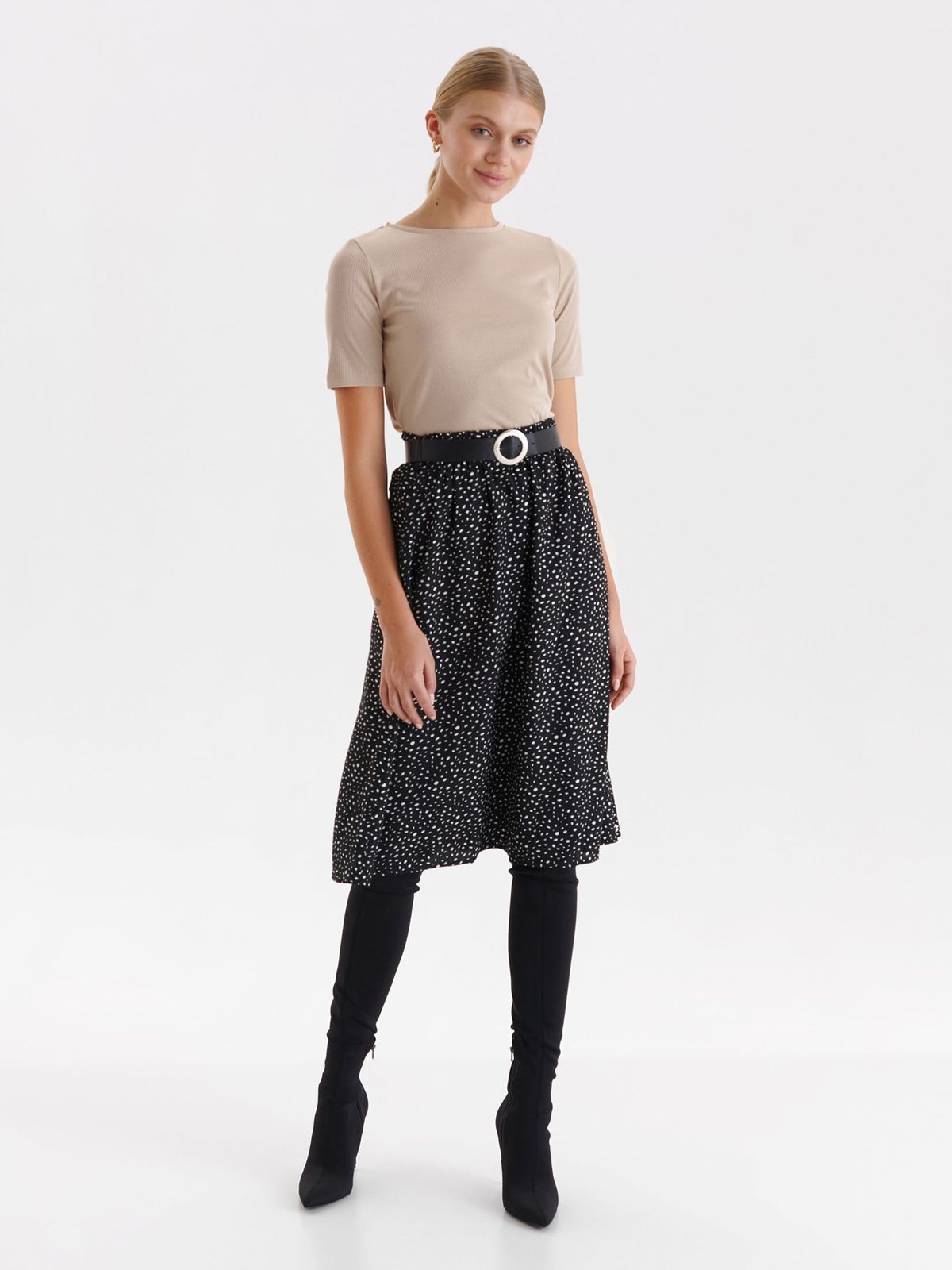 Black skirt thin fabric midi flaring cut accessorized with belt