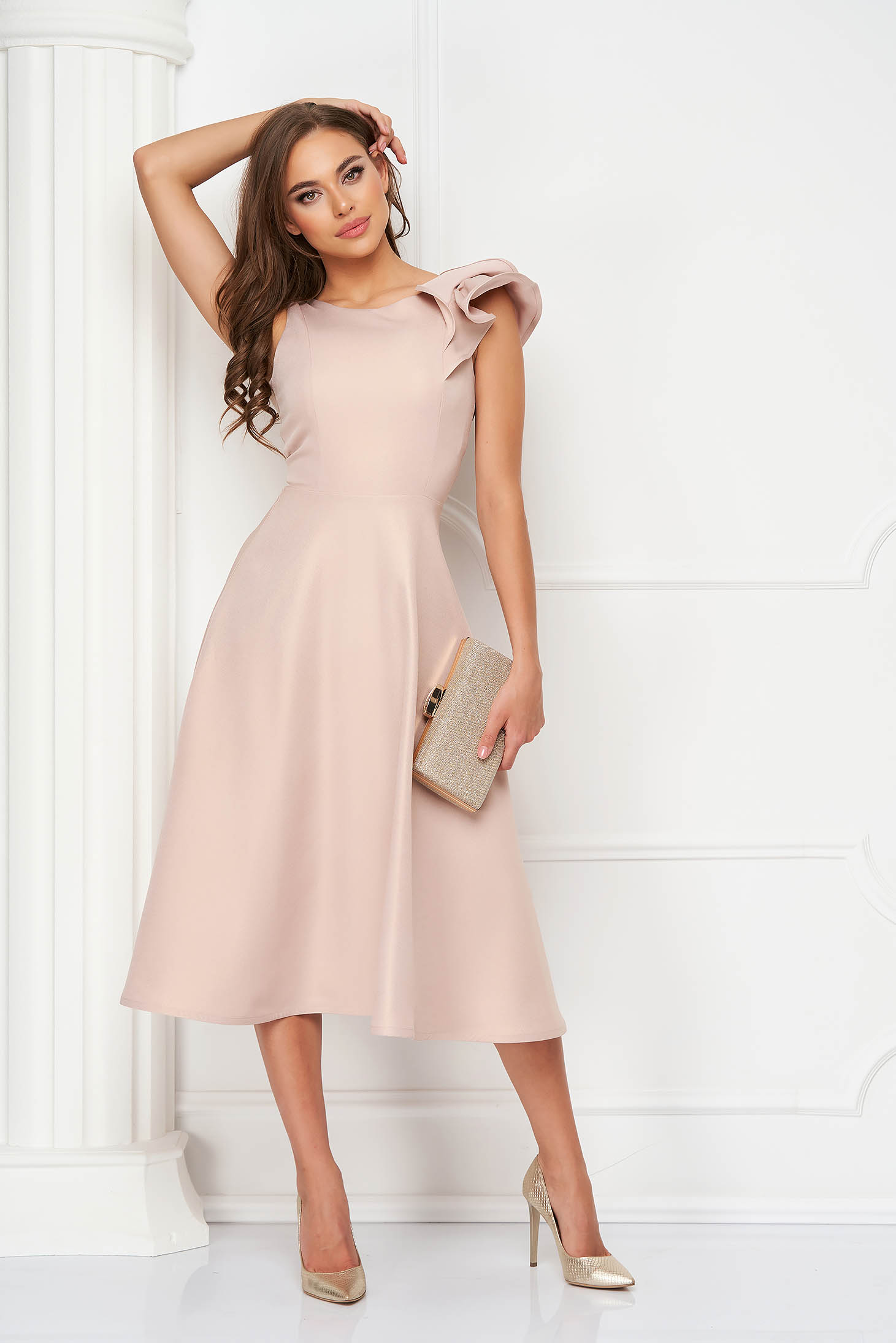 Rochie din stofa cu sclipici bej midi in clos cu volanas pe umar - StarShinerS 1 - StarShinerS.ro