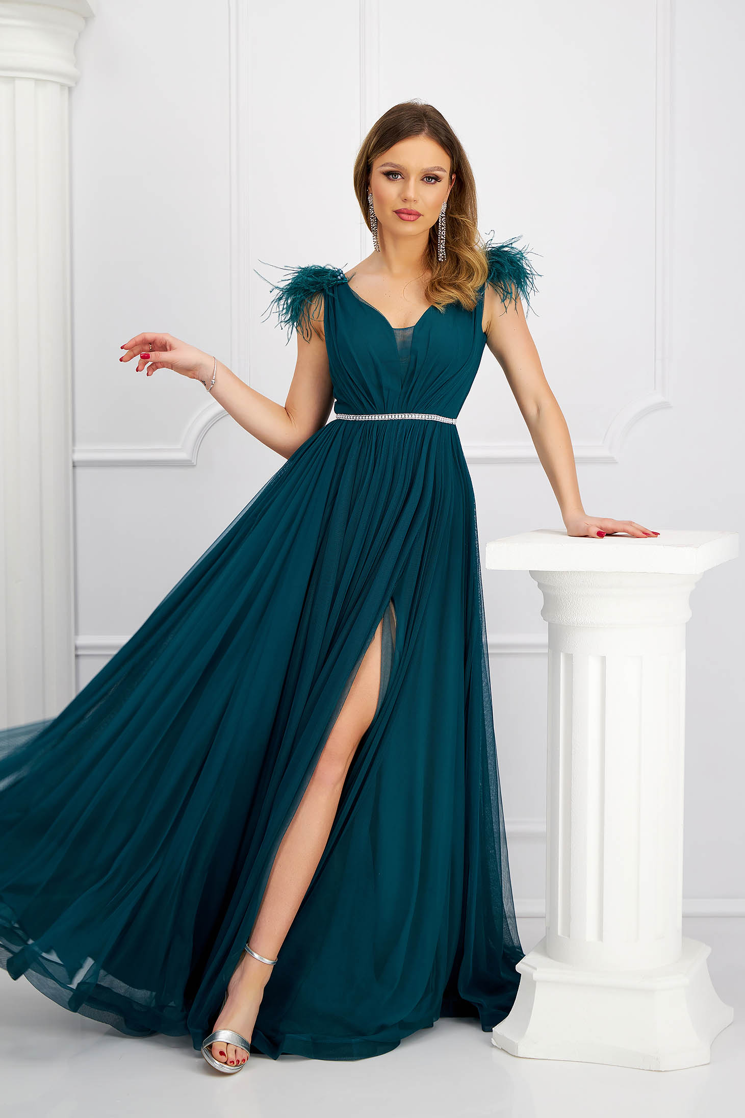 Long dark green tulle dress in a bell shape accessorized with rhinestones and feathers 1 - StarShinerS.com