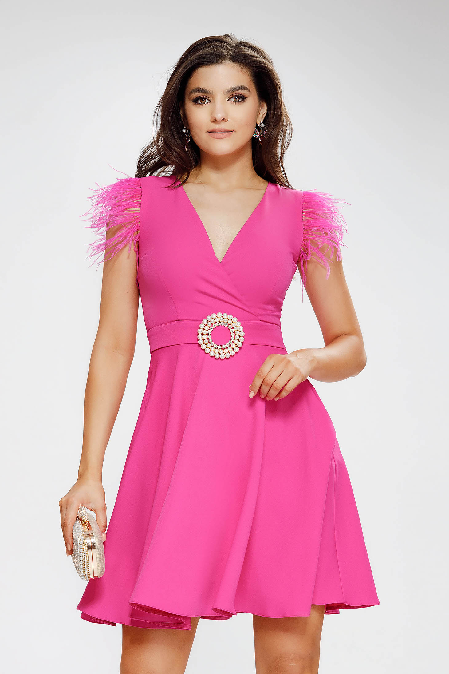 Rochie din stofa usor elastica roz in clos cu pene - Fofy