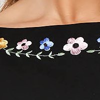 Fekete rövid harang ruha enyhén rugalmas szövetből virágos hímzéssel - StarShinerS