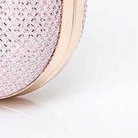 Világos rózsaszínű táska csillogó díszítésekkel