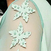 Mentazöld harang rakott, pliszírozott ruha enyhén rugalmas szövetből 3d virágos díszítéssel kivágott ujjrészekkel