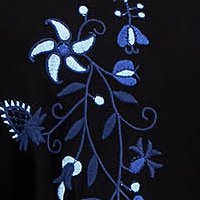 Fekete pamutból készült bő szabású ruha virágos hímzéssel