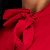 Piros georgette ruha harang alakú gumirozott derékrésszel kendő jellegű gallérral