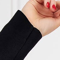 Rochie din tricot fin neagra cu un croi mulat si aplicatii cu perle tip floare - SunShine