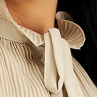 Bézs bő szabású bő ujjú muszlin női blúz kendő jellegű gallérral