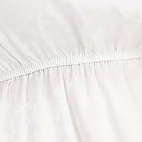 Fehér vékony anyagú ruha harang alakú gumirozott derékrésszel kendő jellegű gallérral