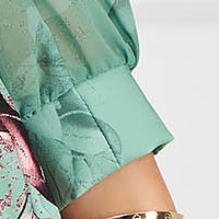 Rochie plisata din stofa usor elastica verde-deschis in clos cu accesoriu tip curea
