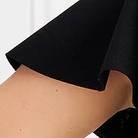 Fekete krepp ceruza ruha bővülő ujjakkal öv típusú kiegészítővel