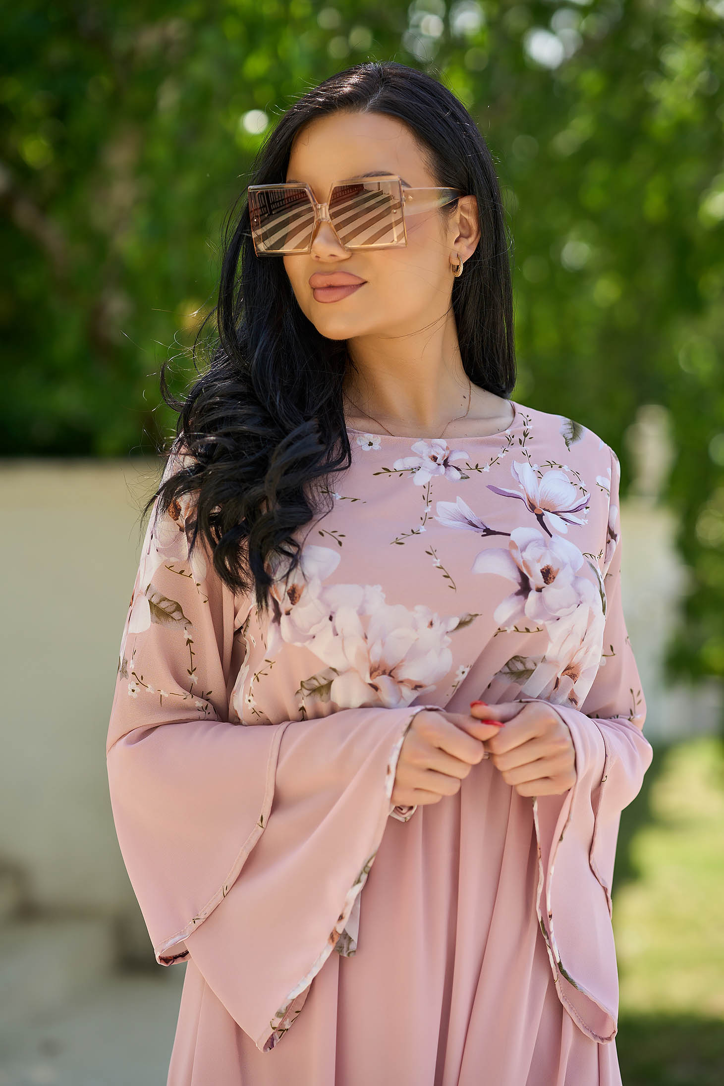 Rochie din voal roz pudra in clos cu elastic in talie si volanase la maneca - SunShine