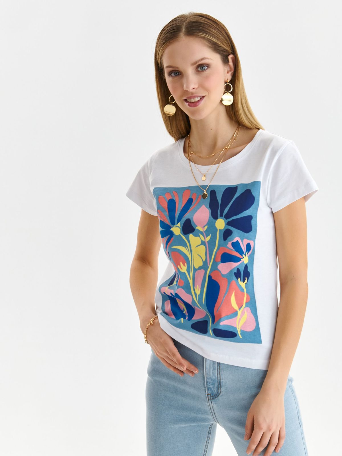 White t-shirt cotton loose fit with rounded cleavage