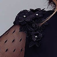Rochie din stofa usor elastica neagra tip creion cu maneci din dantela si flori in relief pe umeri - Fofy