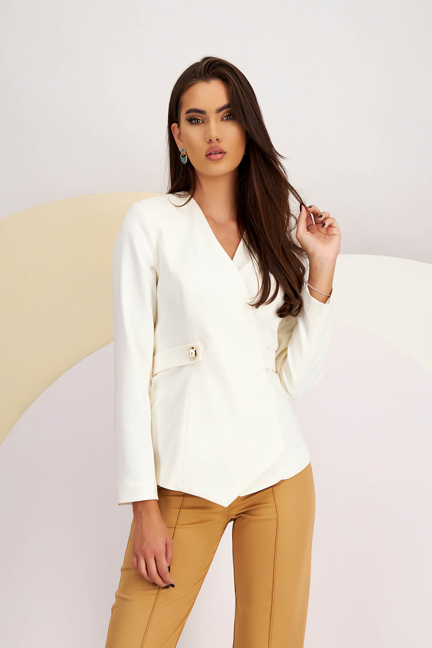 - StarShinerS ivory jacket elastic cloth tented accessorized with tied waistband