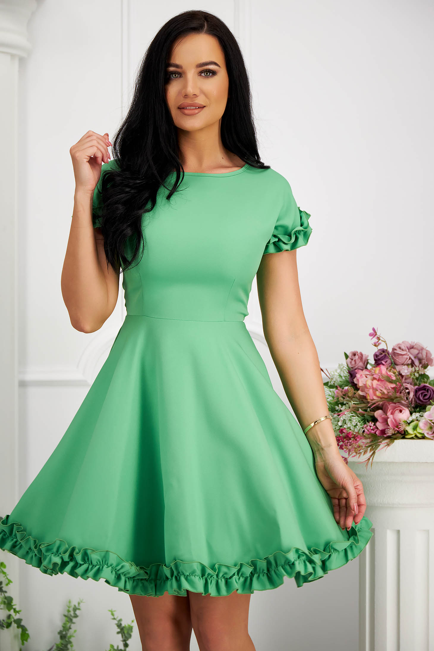 Rochie din stofa elastica verde scurta in clos cu volanase - StarShinerS