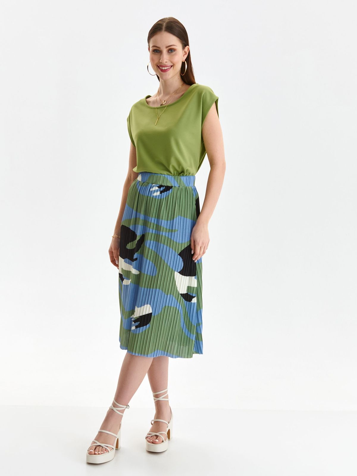 Green skirt midi cloche with elastic waist pleated from veil fabric